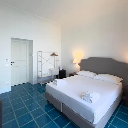 Borgo Dei Saraceni - Domus Indomita Bed & Breakfast