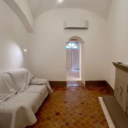 Borgo Dei Saraceni - Domus Indomita 3*