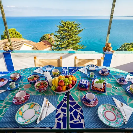 Borgo Dei Saraceni - Domus Indomita Bed & Breakfast 3*